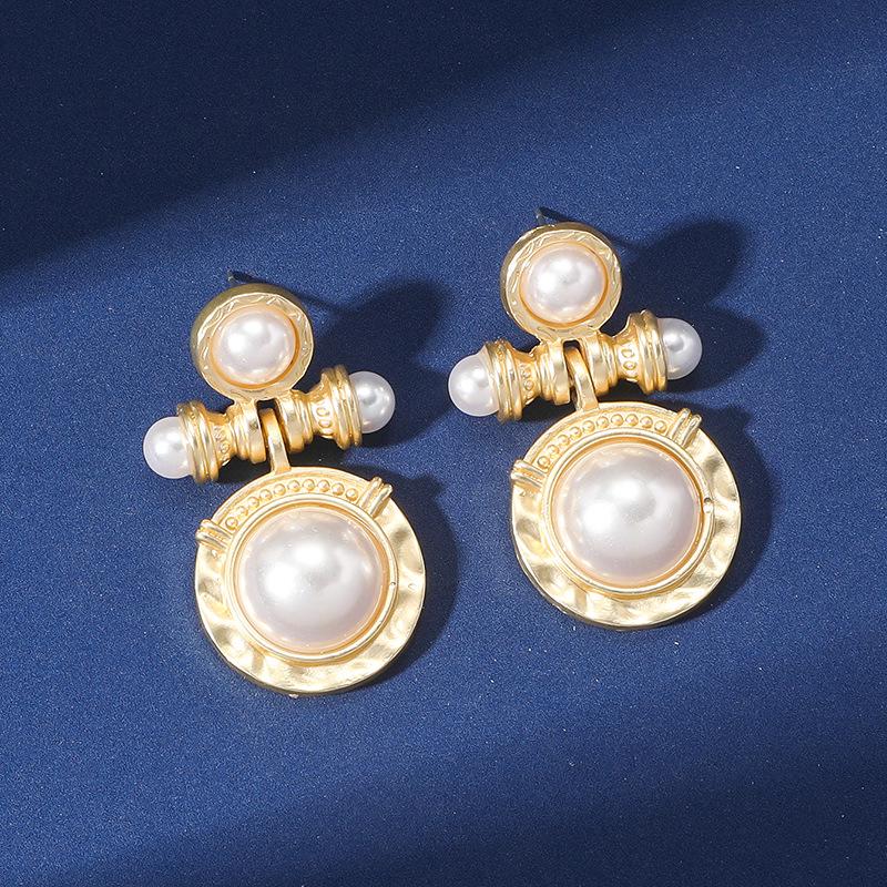 Retro European and American-Style Resin Alloy Stud Earrings