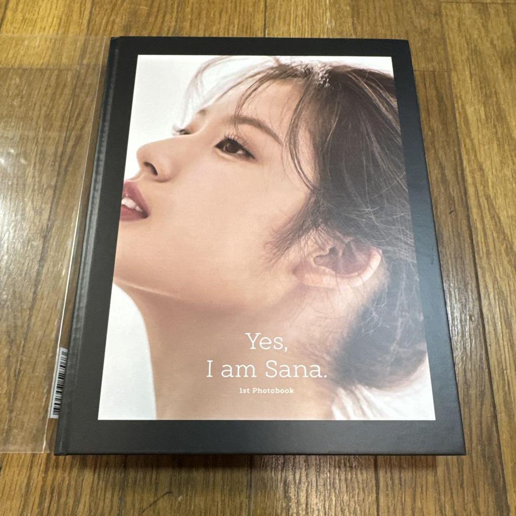 [USED] TWICE SANA Sana Deluxe Photobook "Yes, I am Sana" with Trading Card