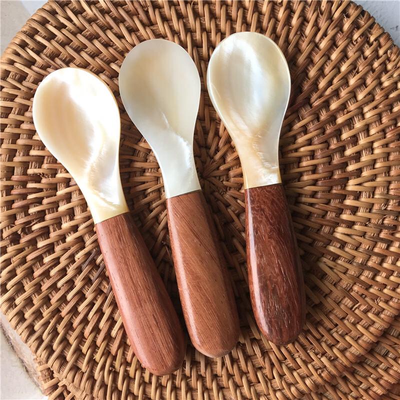 ZISIZ Wood and Shell Caviar Spoons (Set of 2)