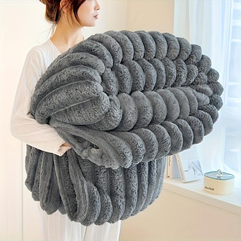 Blanket Soft and Comfortable Faux Rabbit Hair Reversible Blanket Thermal Fleece Blanket Nap Blanket Air Conditioning Blanket Office Outdoor Camping