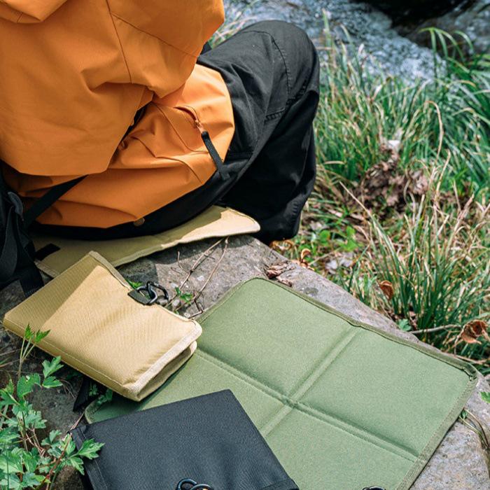 Waterproof Oxford Cloth Outdoor Picnic Mat - Durable, Moisture-Proof & Portable Cushion for Mountaineering & Camping.