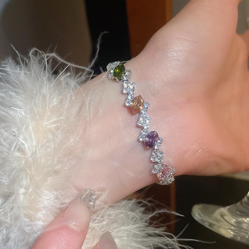 Zircon Flower Geometric Open Bangle: Elegant Retro Bracelet for Women