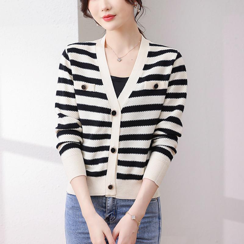 Gestrickte Strickjacke Damen Kurz Oberbekleidung Frühling und Herbst Locker Ausländischer Stil Horizontale Streifen Pulloverjacke Damen