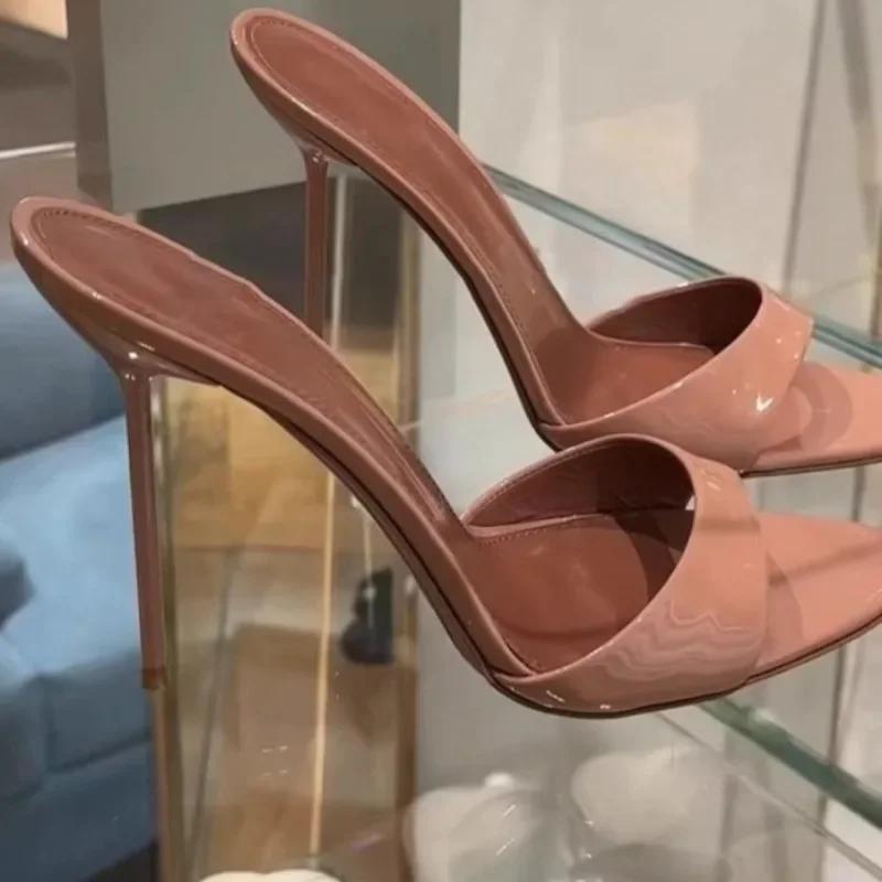 

2025Лето новые лаковые туфли-лодочки с открытой пяткой и высоким каблуком, сексуальные и модные тонкие каблуки, сандалии с острым носком для женщин 38