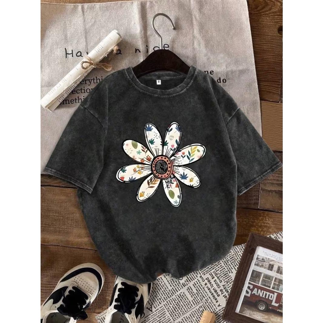 

Minimally Designed Daisy Print Tee Loose Plus Size Unisex Tee Round Neck Cartoon Tshirt Retro Washed Black Tshirt S