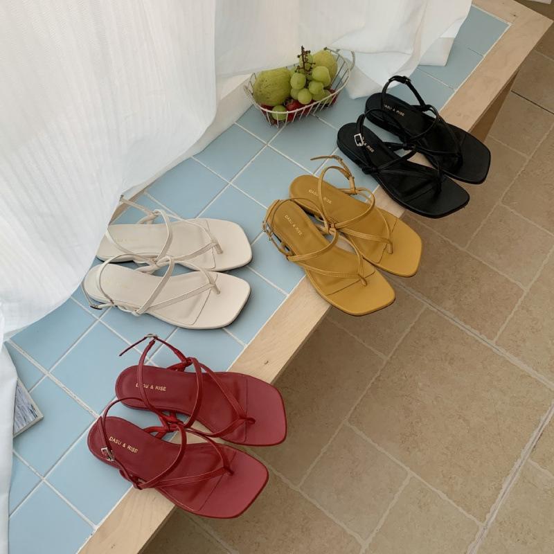 

In the summer of 2025, the new one-word strap open-toed lazy flat-bottomed beach vacation women s sandals 39 красный