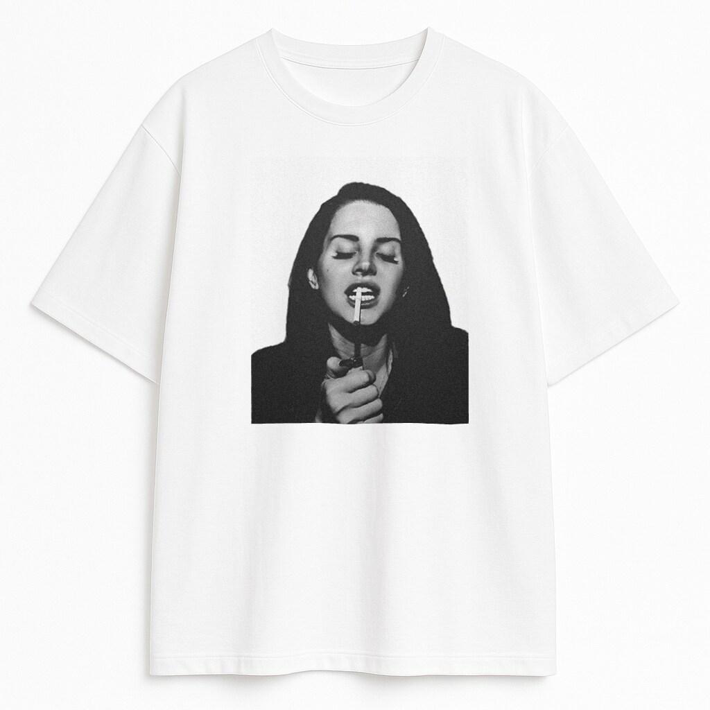 

Эстетичная футболка Lana Del Rey Унисекс и Женская Летняя Хлопковая Одежда Y2K Повседневная Мода Футболка с Круглым Вырезом и Коротким Рукавом Уличный Стиль S