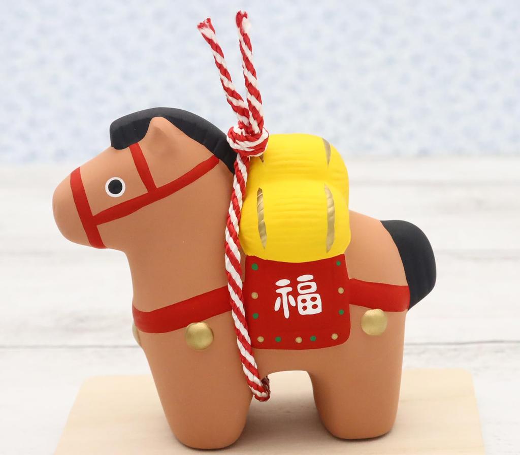[Amazon.co.jp Exclusive] Yakushi Kiln 2026 Zodiac Figurine, Horse, Year of the Horse, Nishiki-sai Design, Good Luck Charm (Includes Good Luck Sticker)