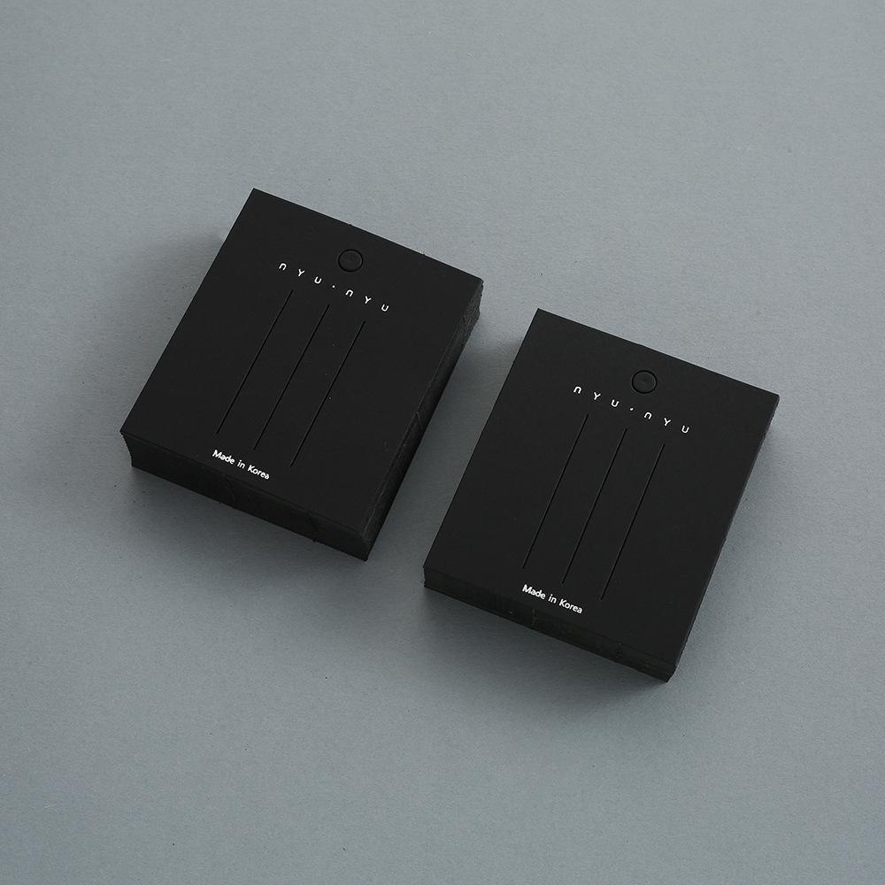 Schwarze Haaraccessoires Karte: Büroklammer, Haargummi, Haarseil, Haarnadelhalter, Schmuckdisplay