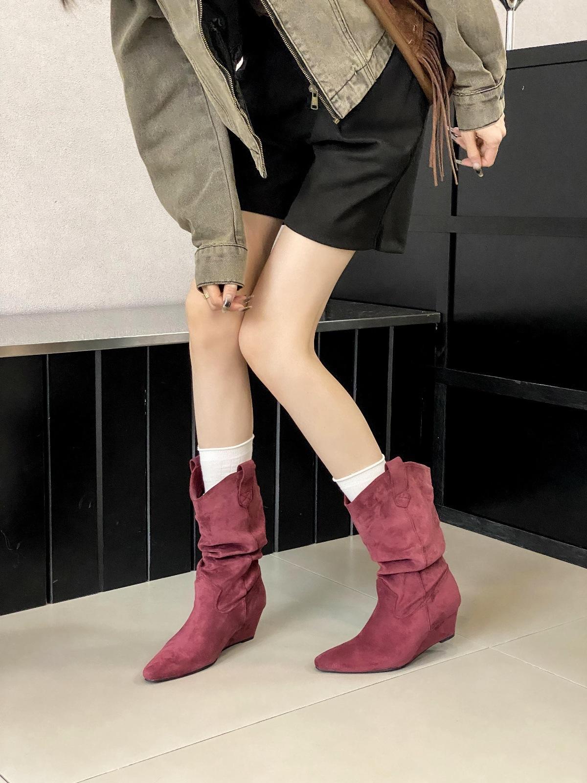 

2025 autumn and winter new pointed wedge heel middle heel pleated piled boots European and American fashion inner heel short boots women s shoes 40 бордовий
