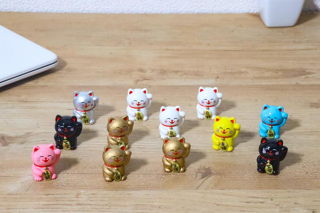 Castle Enterprises Feng Shui Maneki Neko Display Set (12 Pieces, 3.2cm Long)