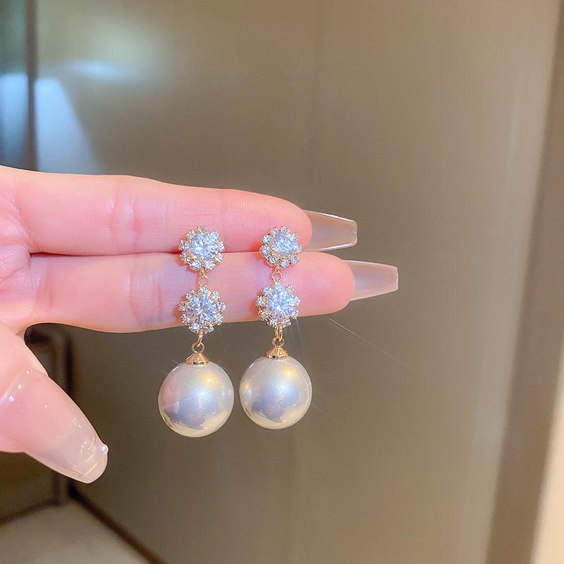 French Baroque Pearl Flower Tassel Earrings: Elegant Silver Needle Studs with a Light Luxury Touch