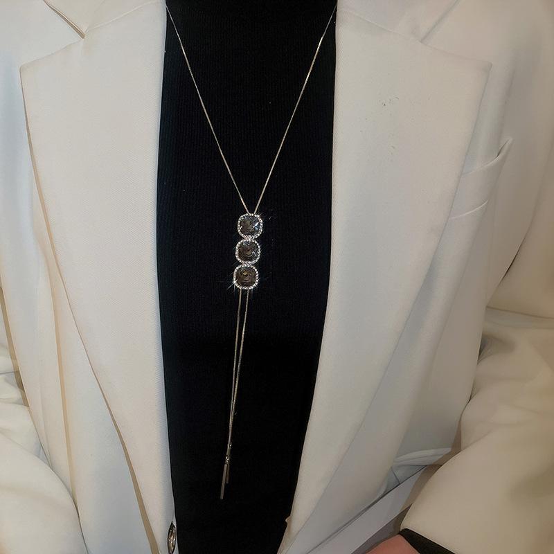 Simple butterfly adjustable necklace niche versatile light luxury sweater chain women's high-end fashion temperament jewelry