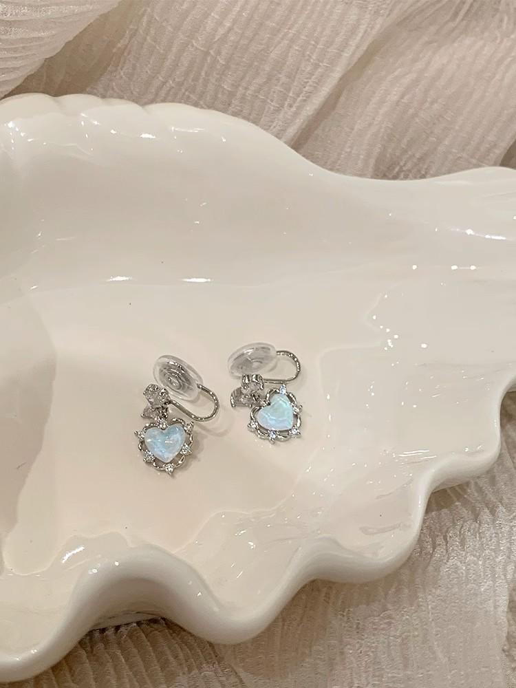 Boucles d'oreilles mignonnes à nœud en zircon de style coréen: Luxe Léger, Design Haut de Gamme avec Charm Cœur Tendre