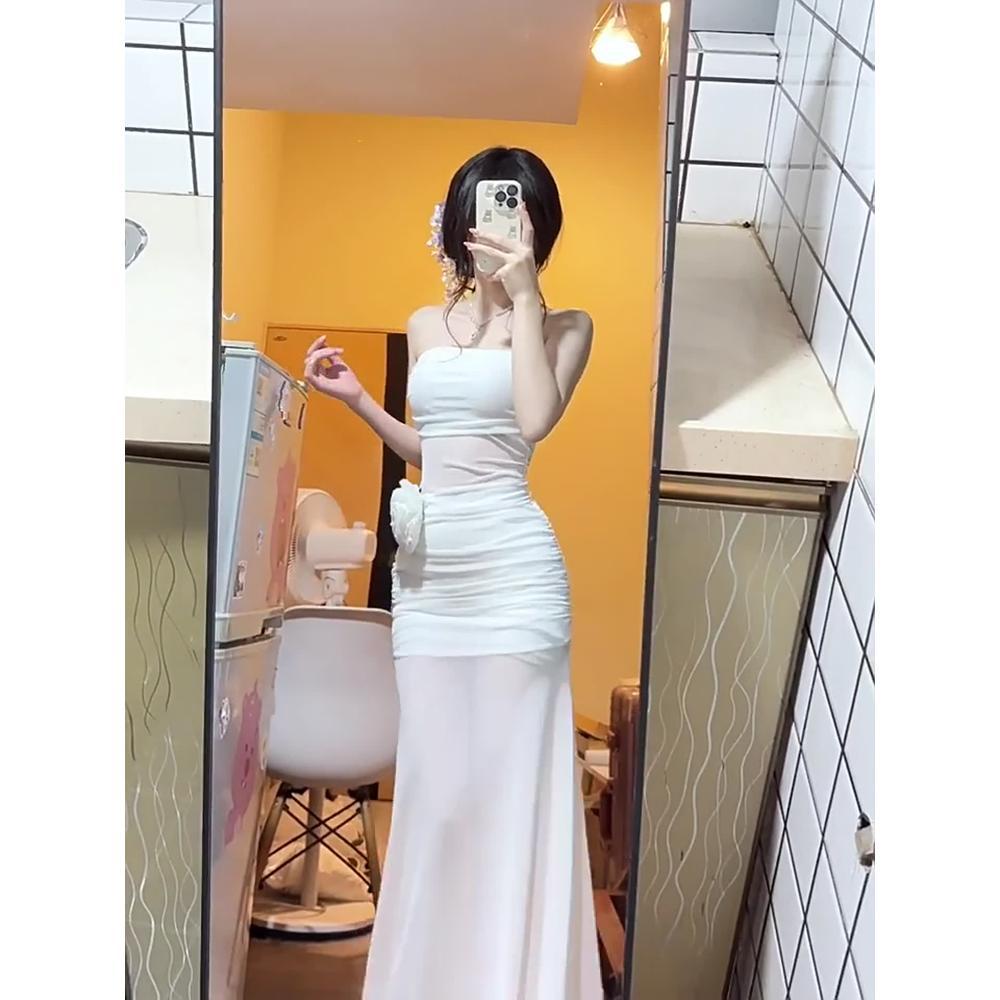 Wind Temperament Bandeau Backless Beach Resort Dress Is Pure and Beautiful, Unique White Pinched Waist Skirt