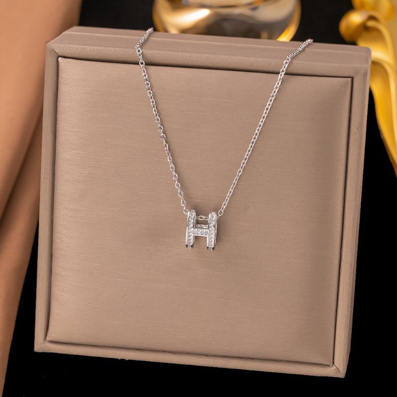 

Classic spring and summer new letter titanium steel necklace female cold wind design sense simple clavicle chain versatile neck chain