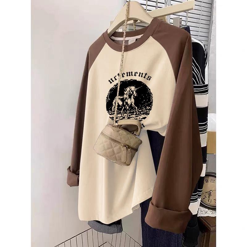 

Женская хлопковая футболка средней длины с рукавами реглан - Осень/Зима 2024 M