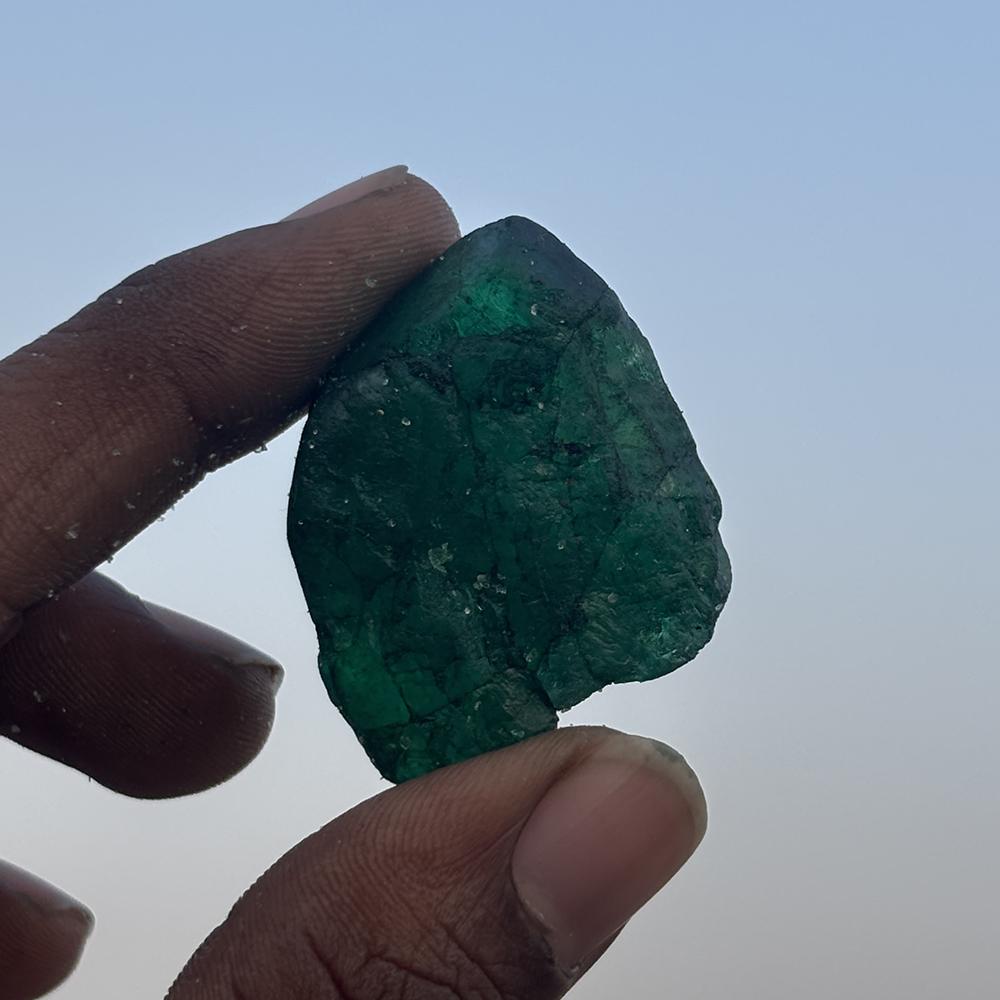 Natural Green 154.70 Ct Uncut Certified Emerald Rough Gemstone For Collector's
