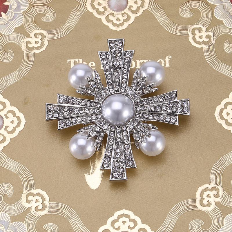 Retro Baroque Exaggerated Cross Brooch - Multifunctional Fashion Accessory