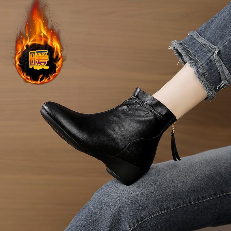 Retro slope heel soft bottom velvet warm short boots women's winter new rear zipper middle old mother short boots