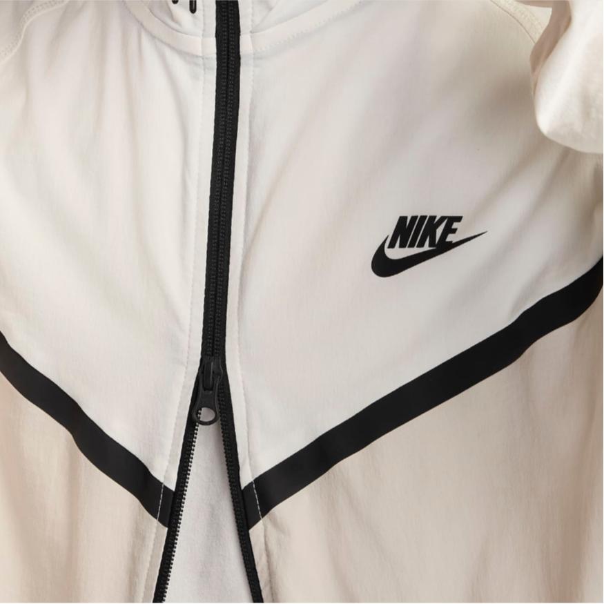 Nike Woven Tech Futura Loose Fit Hooded Long Sleeve Jacket Men jackets Light-Gold Brown HM7151-104