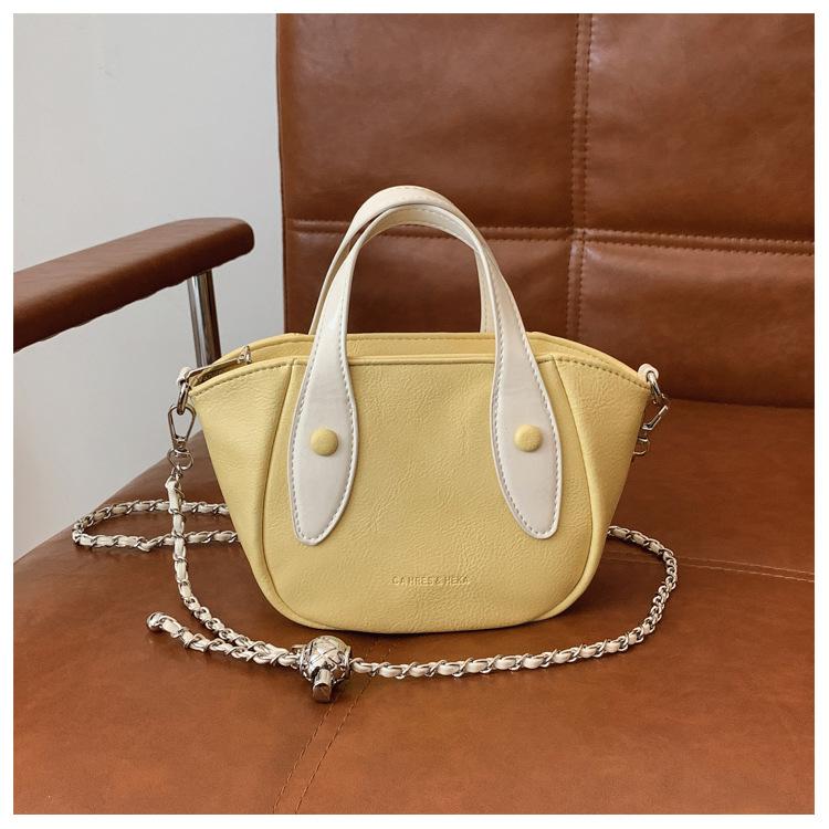 

2025 spring new fashion foreign style shoulder bag messenger bag texture personality simple leisure trend popular women s bag жовтий