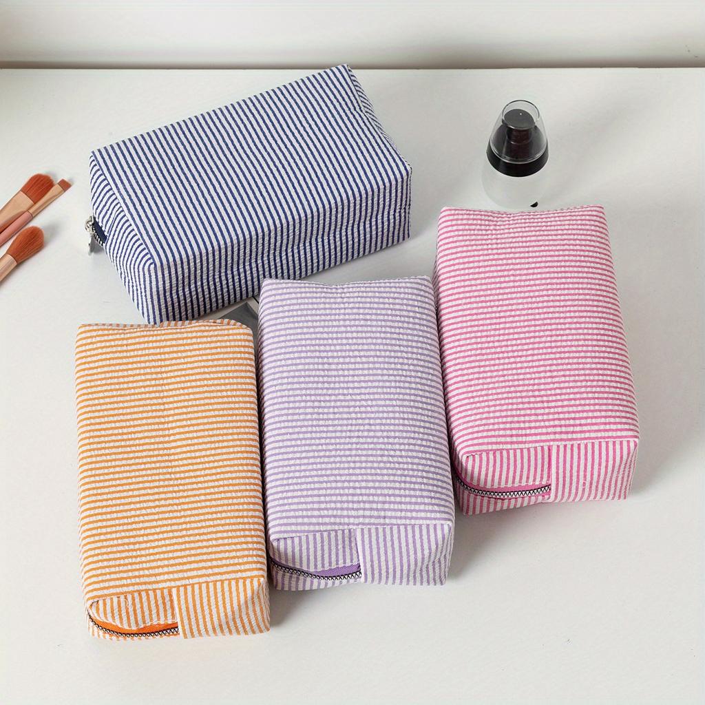 1Pc Seersucker Cosmetic Bag Hand-held Large Capacity Wash Bag Embroidered Stripes Travel Cosmetic Storage Bag for Outdoor Travel Home Storage