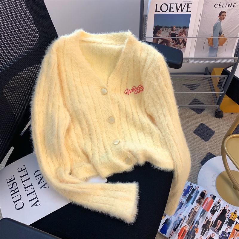 Dámský podzimní růžový kardigan s výstřihem do V - Měkký, sladký, omlazující vyšívaný pletený svetr