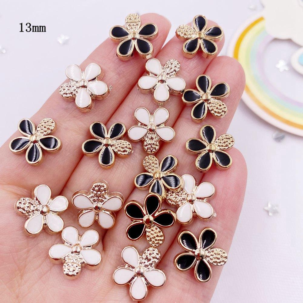 50Pcs Colorful Acrylic White / Black Color Golden Flower Flatback Buttons Applique Diy Scrapbook Ornaments Crafts Accessorie V02