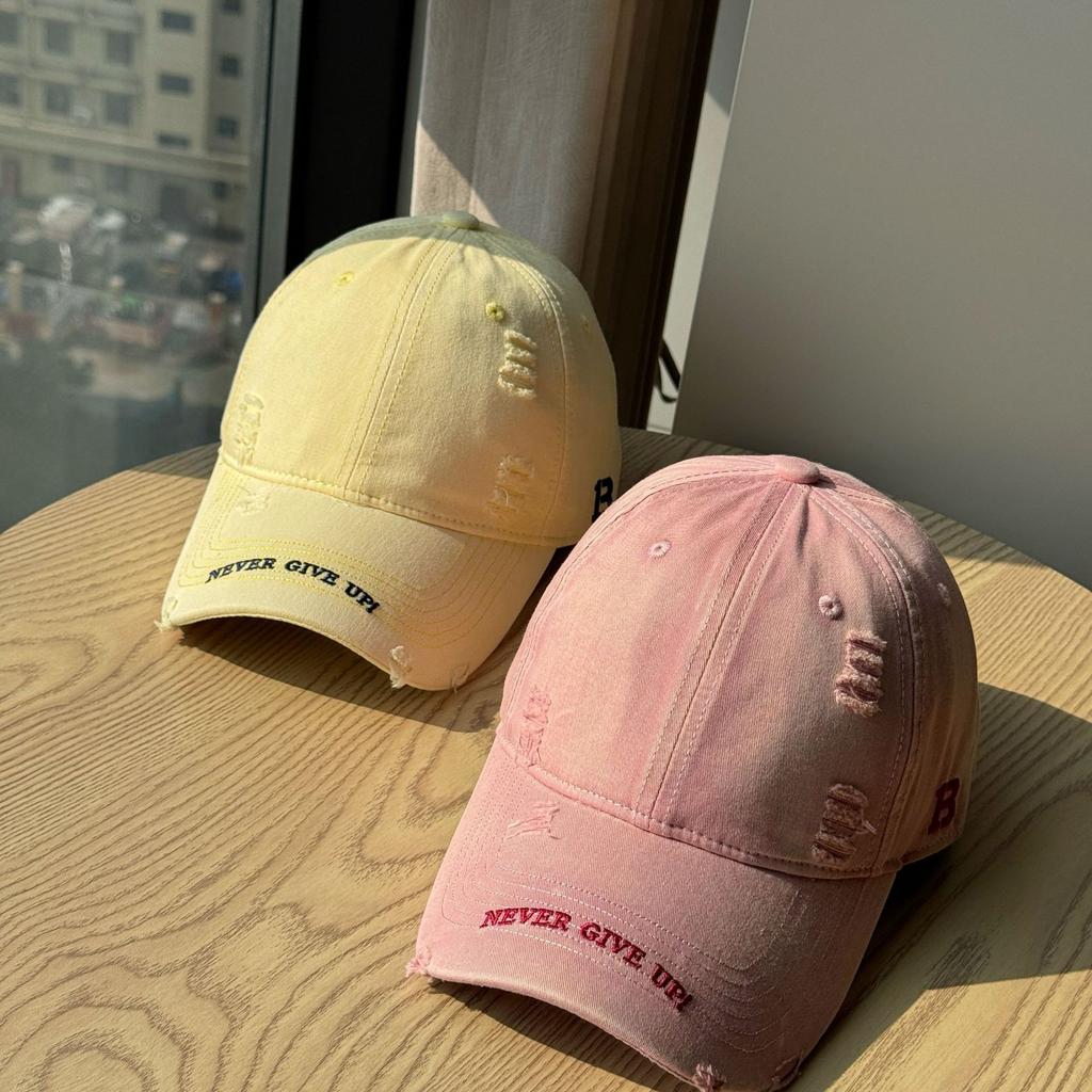 Korean-style personalized ripped baseball cap with frayed edges, super cool soft-top duckbill cap, fashionable casual trendy brand couple's baseball