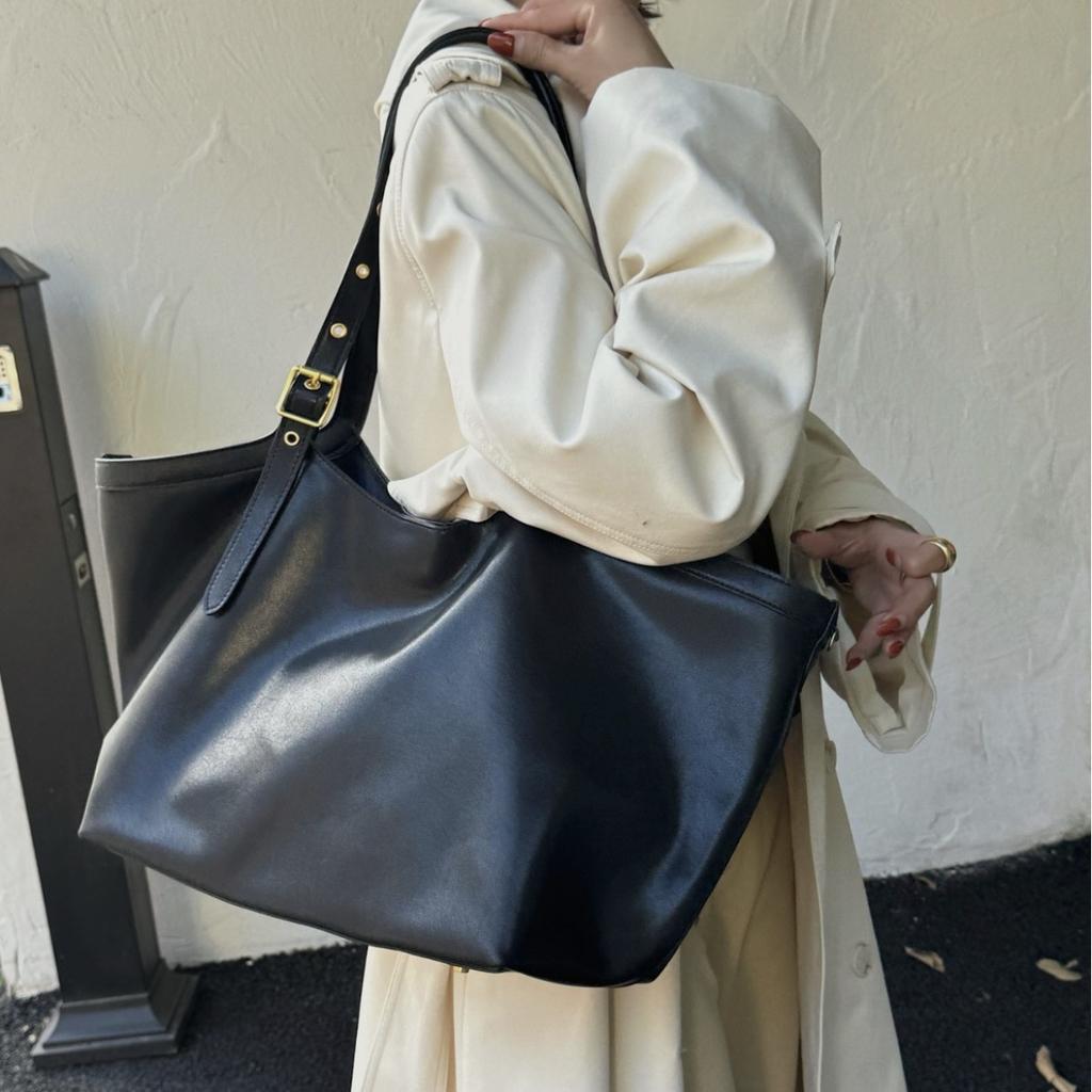 2026 New Tote Bag Large Capacity Commuter Bag Fashion Armpit Shoulder Bun Mother Bag Shopping Bag Leather Women's Bag