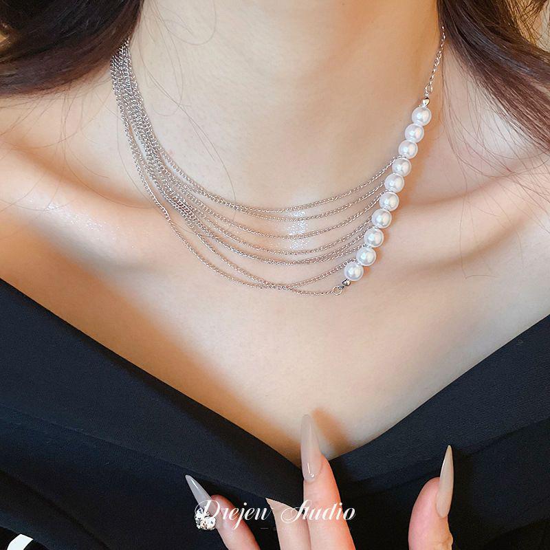 Collana a Clavicola con Nappa di Perle e Farfalla in Stile Coreano