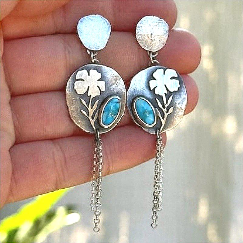 Vintage Hand Carved Flower Pattern Inlaid Synthetic Turquoise Dangle Earrings for Women Elegant Exquisite Pendant Jewelry Crafts