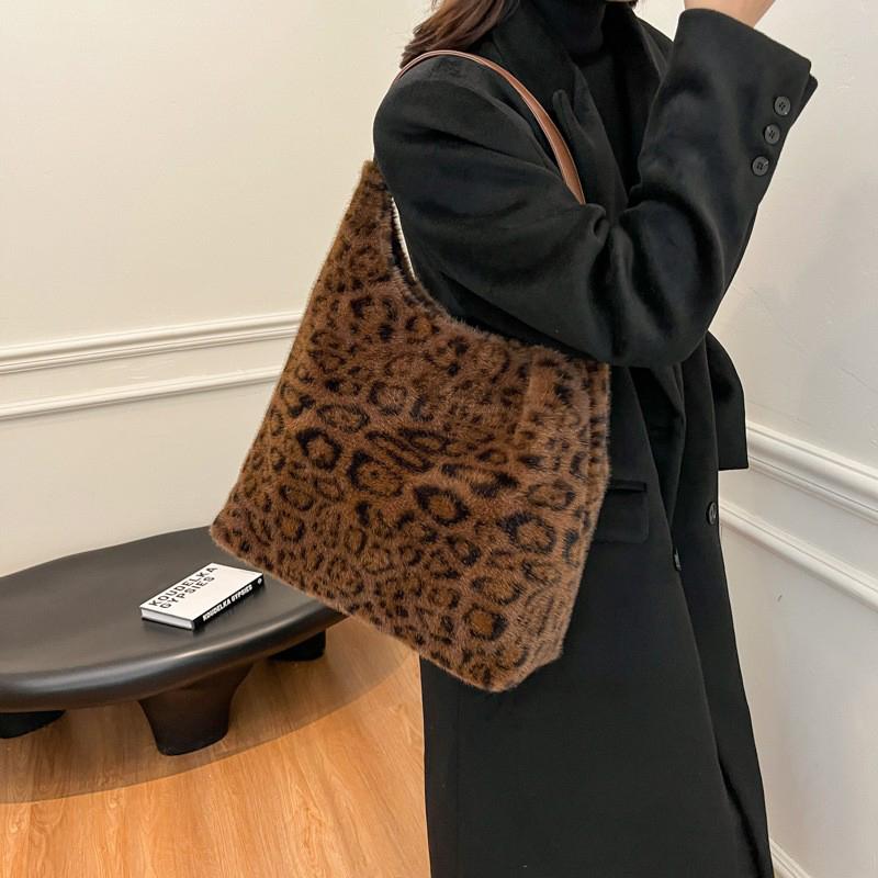 Retro Leopard Plush Shoulder Bags for Women High Capacity Girls Soft Faux Fur Hobo Handbag Winter Korean Style Underarm Bag Tote