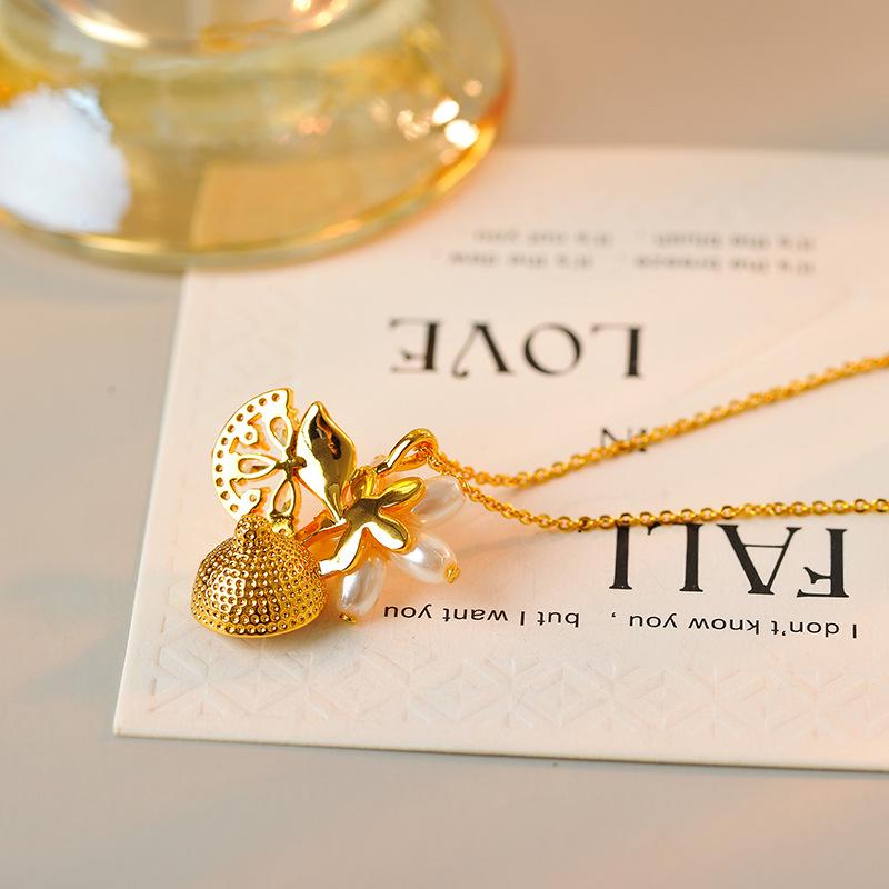 Lemon Petal Pearl Necklace with Zircon Rhinestones