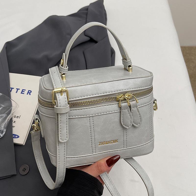 

Популярный нишевый модный тренд этого года, темпераментная портативная сумка-бокс, корейская универсальная сумка-мессенджер с высоким чувством стиля для通勤ющих женщин