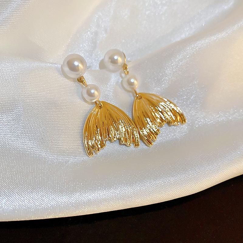 European and American Personalized Metal Fringed Earrings Niche Simple Long Stud Earrings High-end Light Luxury Earrings Women