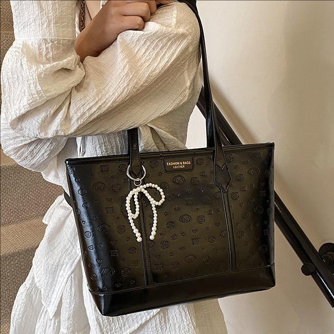 Wucifang Bags Women's Black Large Capacity Tote Bag New Fashion Versatile Shoulder Bag Casual Commuter Bag