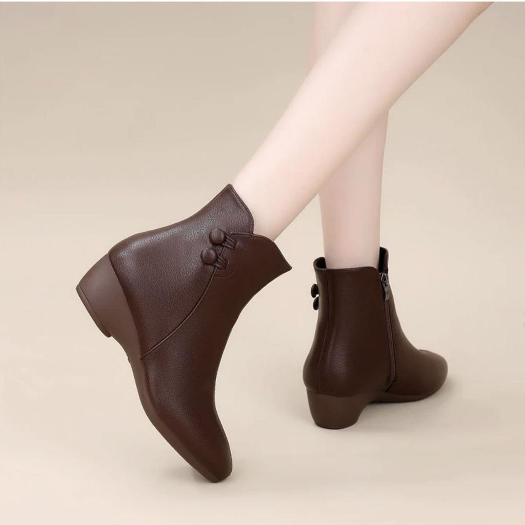 Soft Leather Comfortable Good-looking Short Boots Women's 2025 Autumn and Winter New Flat-bottomed Slope Heel Super Soft Bare Boots Non-slip Po