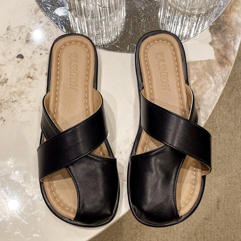 Fashion 2025 Summer Stylish Unique Design Flat Sole Enclosed Toe Half Slipper Women Bohemian Inspired Anti Slip Perfect for Outdoor Wear