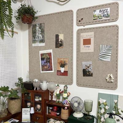 Tablón de Fieltro Autoadhesivo para Fotos y Mensajes: Exhibidor de pared sin perforaciones para jardín de infancia y decoración cultural