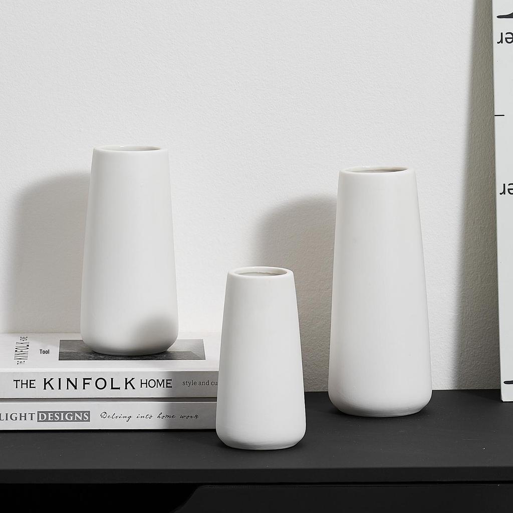Nordic White Minimalist Ceramic Vase for Dried Flowers - Modern Hydroponic Decoration for Living Room or Dining Table.
