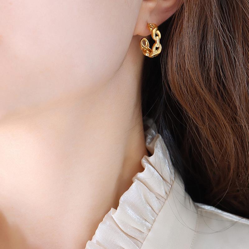Stylish European & American Brass 8-Shaped Hollow Earrings