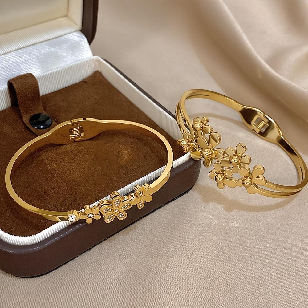 Two-piece set Exquisite, fashionable, and romantic new flower-shaped stainless steel metal bracelet set inlaid with synthetic zirconia, a delicate