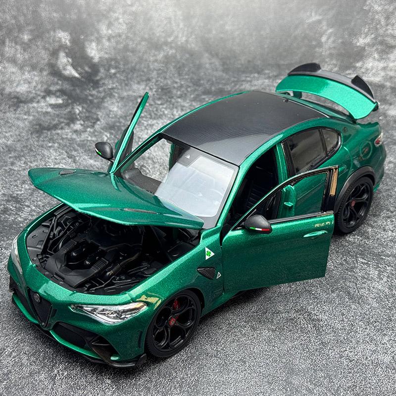 Burago 1:18 Alfa Romeo Giulia Gtam Modello Auto Sportiva in Lega Veicoli in Metallo Modello Auto Alta Simulazione Collezione Giocattolo per Bambini Regalo