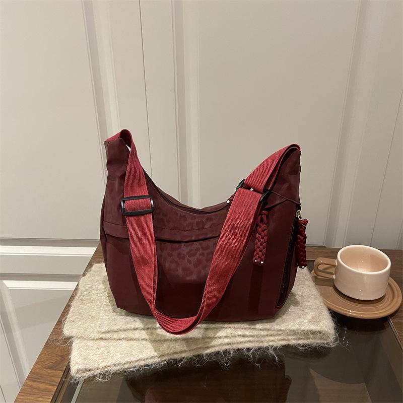 Women Fashi Leopard Print Crossbody Bag Large Capacity Hobo Shoulder Bag for Daily Commute Casual Outfit Armpit Bag