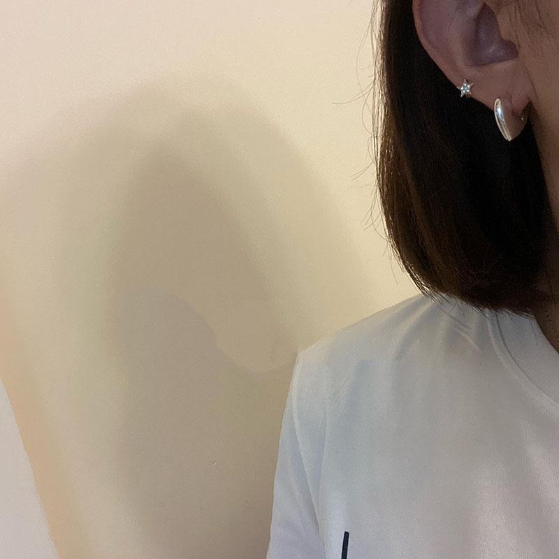 Golden Heart Earrings Niche Design High-end Light Luxury Lightweight Comfortable Affordable Dainty Women's Daily Earrings