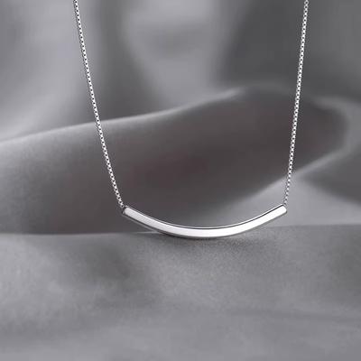 Minimalist Curved Tube Neckla With Smile Arc Pendant Women's Summer Small Sense Collarbone Chain