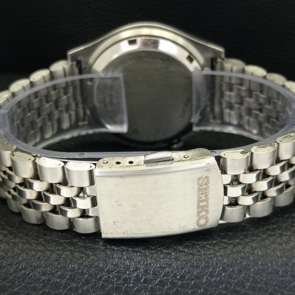 GENUINE VINTAGE SEIKO 5 AUTOMATIC JAPAN MENS GOLDEN COLOR DIAL WATCH A702604-1 R209-a702604