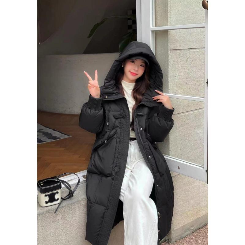 

Женский пуховик средней длины с капюшоном, застежка на роговые пуговицы, большой карман, модель выше колена, утолщенная теплая модель S чёрный